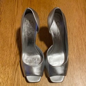 Silver and gold tin foil heel. Platform peep toe.